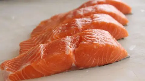 Proviene de la misma pesquera: Alerta por listeria en lote de dos marcas de salmón