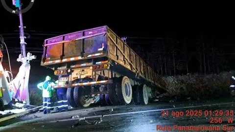 Colisión por alcance entre camiones deja a un conductor fallecido en la Ruta 5 Sur