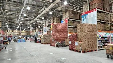 Una nueva cadena de supermercados mayoristas arribará en Chile: Son estadounidenses
