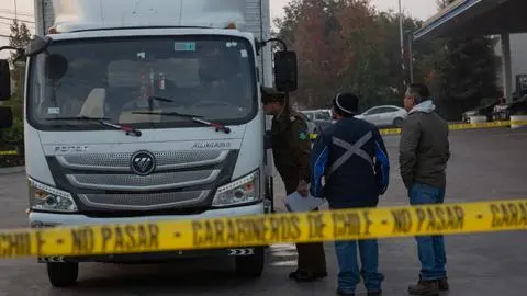 Delincuentes se llevaron a peoneta tras frustrada encerrona a camión del retail en Quilicura