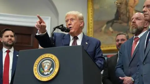 Donald Trump despliega dos submarinos nucleares por “provocadoras declaraciones” del expresidente ruso