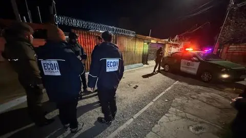 Dos hermanos murieron tras ser atacados con múltiples disparos en el frontis de su vivienda en la comuna de Puente Alto