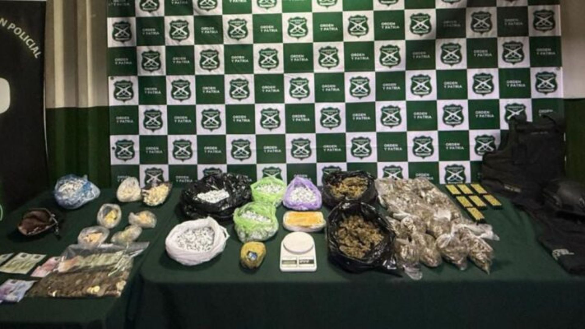 Incautan drogas y municiones tras operativo en Conchalí