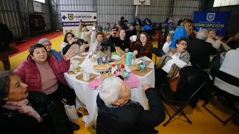 Adultos mayores de Barrio Norte dieron inicio a temporada de mateadas en Concepción