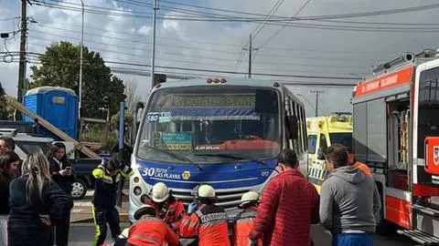 Grave accidente en sector Los Cóndores de Talcahuano: Persona fue atropellada por taxibús
