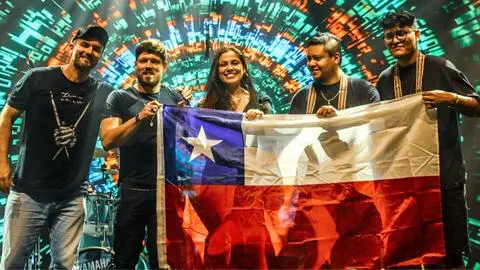“Es un honor gigantesco”: Cantante del Biobío se presentó exitosamente en festival de música en Brasil