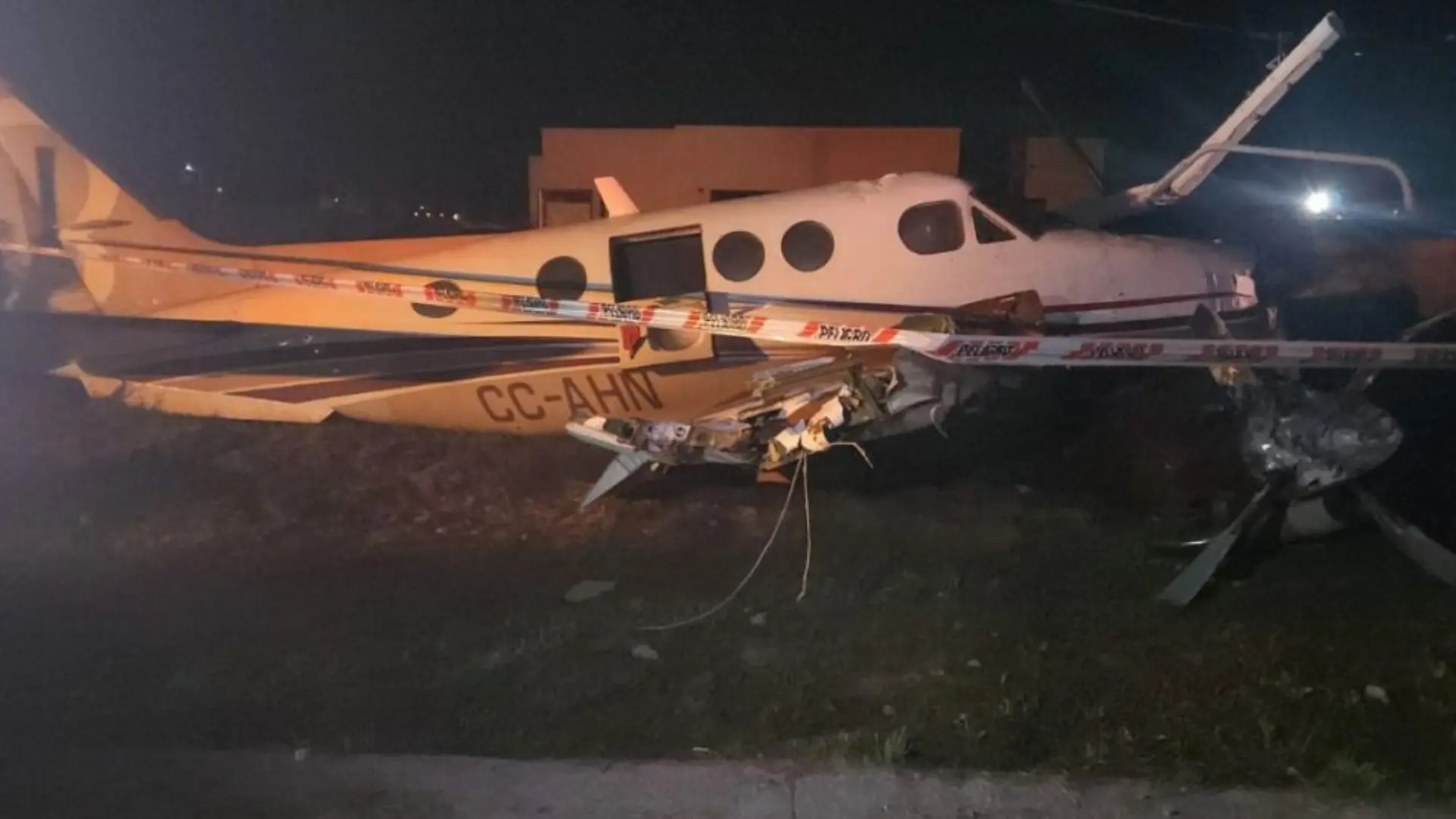 Tras aterrizaje de emergencia avioneta con cuatro pasajeros se estrelló contra vivienda en la Región de O’Higgins