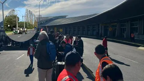 Evacúan Aeropuerto Carriel Sur de Concepción por sospechoso bolso abandonado