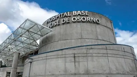 “Para vengarse…”: Padre de funcionario torturado en Hospital de Osorno reveló quién filtró los videos