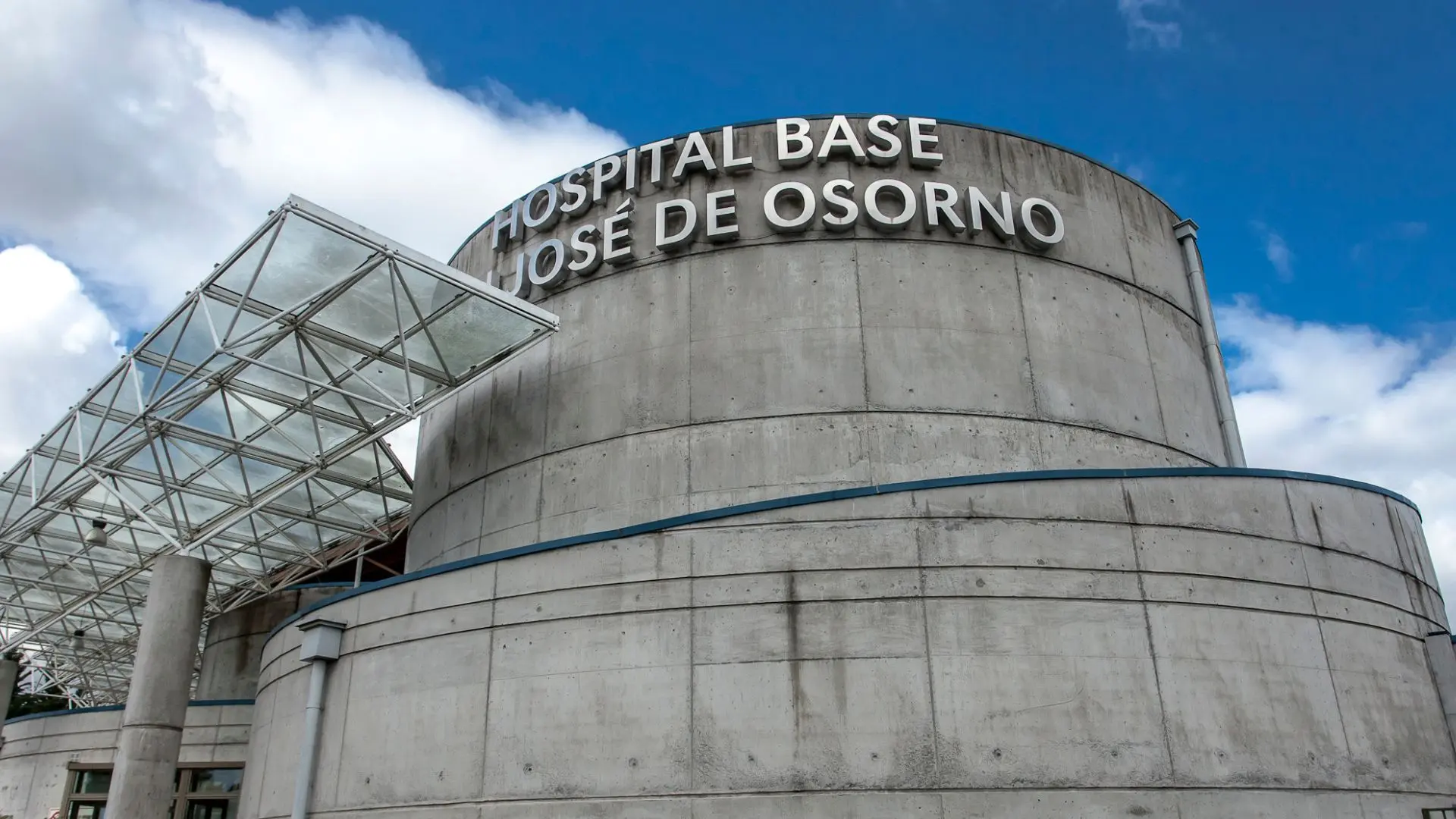“Para vengarse…”: Padre de funcionario torturado en Hospital de Osorno reveló quién filtró los videos