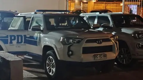 Persona extranjera muere tras ser atropellada por un vehículo que la habría perseguido: Buscan a responsables del crimen en Quinta Normal
