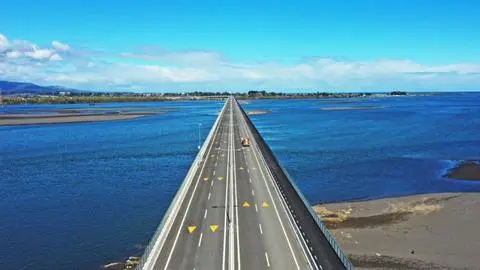 Vecinos de San Pedro de la Paz estiman necesaria una ordenanza municipal que obligue a camiones atravesar el Puente Industrial