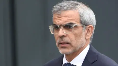 “Ha salido de su situación crítica”: Ministro Cordero actualizó estado de salud de carabinero atacado en Las Condes