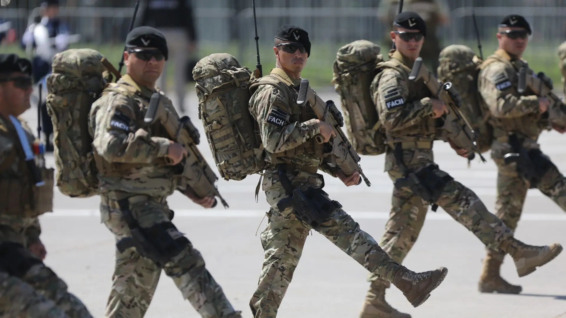 “Es una traición a la patria”: Parada Militar estuvo marcada por cuestionamientos a narcomilitares