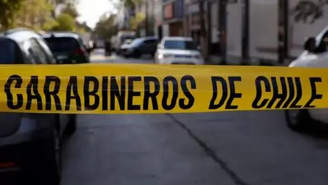 Delincuentes roban automóvil y apalean a dueño durante portonazo en Huechuraba: Quemaron el vehículo a las pocas horas