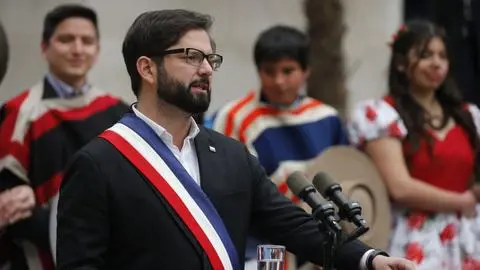 “Donde haya un chileno, ahí está Chile”: Presidente Boric envía saludo de fiestas patrias a chilenos en el extranjero