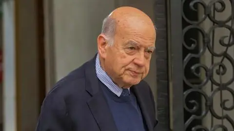 “Se le implantará un marcapasos definitivo”: Senador José Miguel Insulza fue internado de urgencia en Clínica Alemana