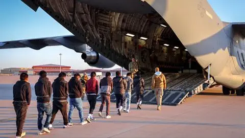 31 chilenos llegan a Santiago tras ser deportados de Estados Unidos: Van 176 compatriotas expulsados durante mandato de Donald Trump