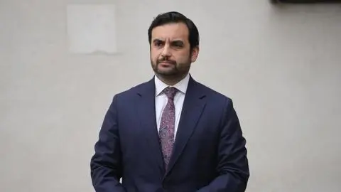 “Cárcel o fusilamiento”: Gobierno se querella por amenazas de muerte contra el ministro de Justicia