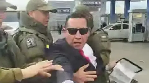 Detienen al Pastor Soto durante Te Deum Evangélico por atentado contra la autoridad