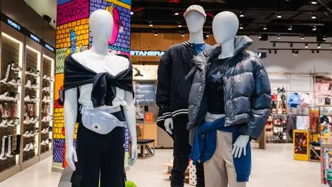 Conocida marca de zapatillas abre en Chile la tienda más grande de América