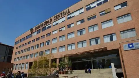 Dos estudiantes resultaron apuñalados tras riña al interior de Universidad Central de Santiago