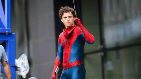 Tom Holland frena el rodaje de Spider-Man tras accidente en Glasgow