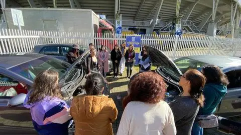 Mujeres de Concepción participaron de una nueva sesión de Taller Automotríz