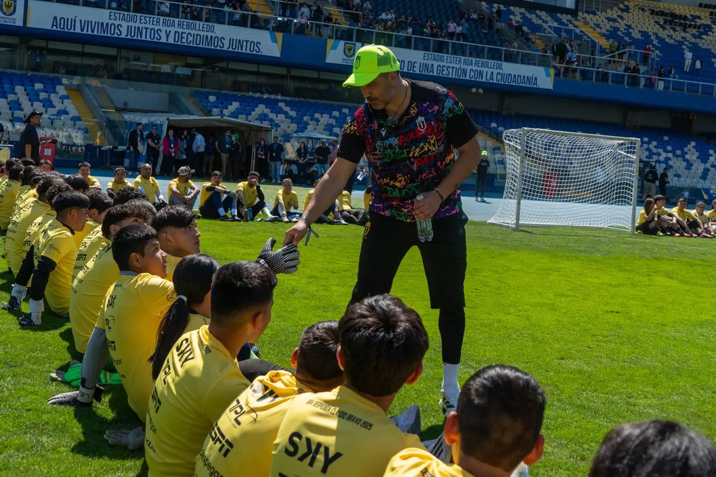 Despedida de Claudio Bravo tuvo éxito total en Concepción