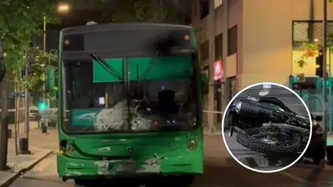 Motochorro herido tras colisionar con microbus en el centro de Santiago