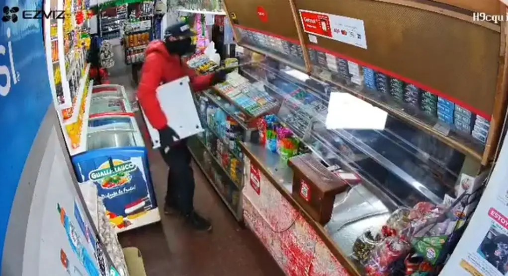 Captan violento asalto a conocido minimarket de Talcahuano: Delincuente disparó a un trabajador