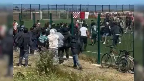 Caótica batalla campal entre jugadores e hinchas empaña partido de fútbol amateur en San Pedro de la Paz
