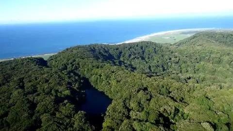 “Abandonados por los gobiernos de turno”: Vecinos de Isla Mocha indignados por traslado de bebé en un bote tras falla en aeródromo