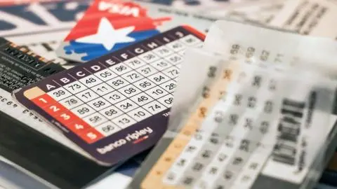Mujer es detenida en Concepción por uso malicioso de tarjeta: habría sustraído $43 millones a su abuela de 95 años