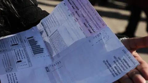 Experta explica cuánto podrían disminuir las cuentas en boletas de luz: empezaría a regir desde el 2026 tras escándalo por cobros