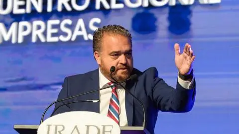 Giacaman expone en Erede 2025 crisis del Biobío tras recorte presupuestario y critica al Gobierno: “parece que el papá le pide plata a su hijo”