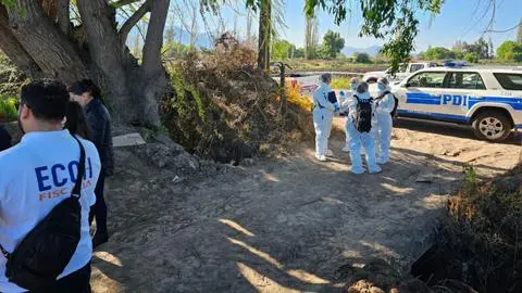 Transeúnte denunció el hallazgo: Encuentran un torso humano al interior de una maleta abandonada en plena calle de Pudahuel