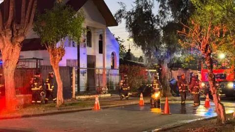 Falleció tras salir por sus propios medios: Confirman muerte de adulta mayor de 91 años tras incendio en su casa en Peñalolén