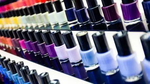 Estos son los 10 esmaltes de uñas retirados del mercado en Chile: contienen ingrediente potencialmente cancerígeno