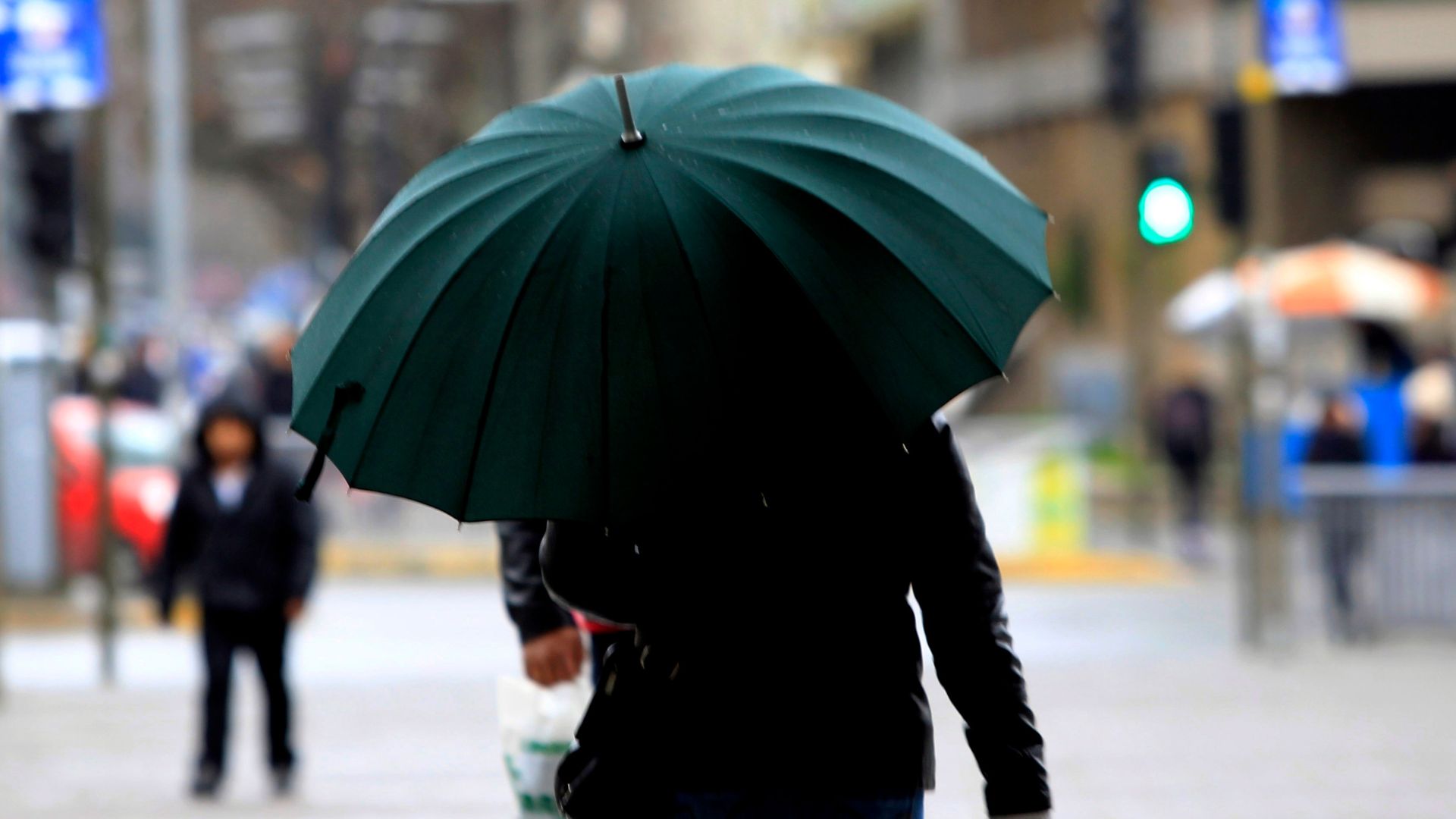 Sistema frontal alcanzaría al Biobío con viento de 40 km/h: Pronostican precipitaciones en estas comunas el lunes