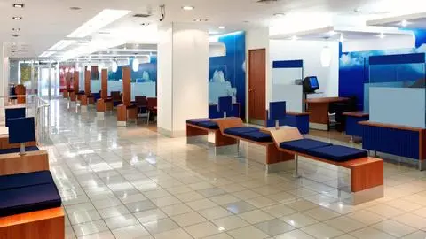 Nuevo banco comienza a operar en Chile: es el primero que llega al país en 10 años