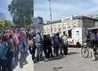 Influencers penquistas regalan churros, completos y handrolls en la plaza de Concepción