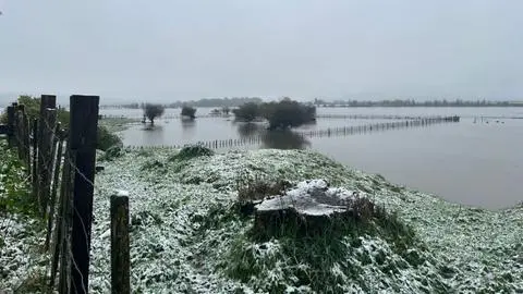 Clases suspendidas y cortes de tránsito: Emiten alerta roja por acumulación de nieve en Región de Aysén