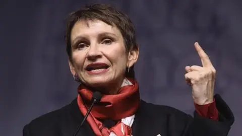 “Los complejos de izquierda que le tienen alergia a la policía”: Declaraciones de Carolina Tohá generan nuevo quiebre en el oficialismo