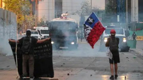 Conmemoración de seis años del estallido social: Reportan disturbios y enfrentamientos en Santiago centro