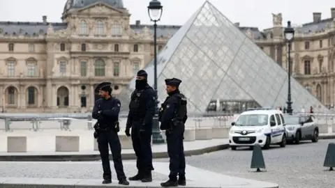 Robo de película en solo 7 minutos: así fue el meticuloso asalto al Museo del Louvre