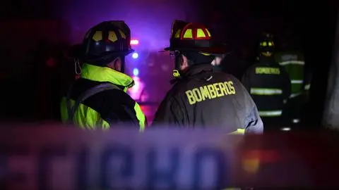 Encuentran a un fallecido entre los escombros de incendio en departamento de Maipú