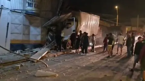 Copiloto quedó atrapado y murió en choque de camión alto tonelaje que perdió el control en Tocopilla