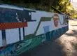El mural de mosaicos en el Parque Ecuador de Concepción escondido bajo capas de pintura y rayados