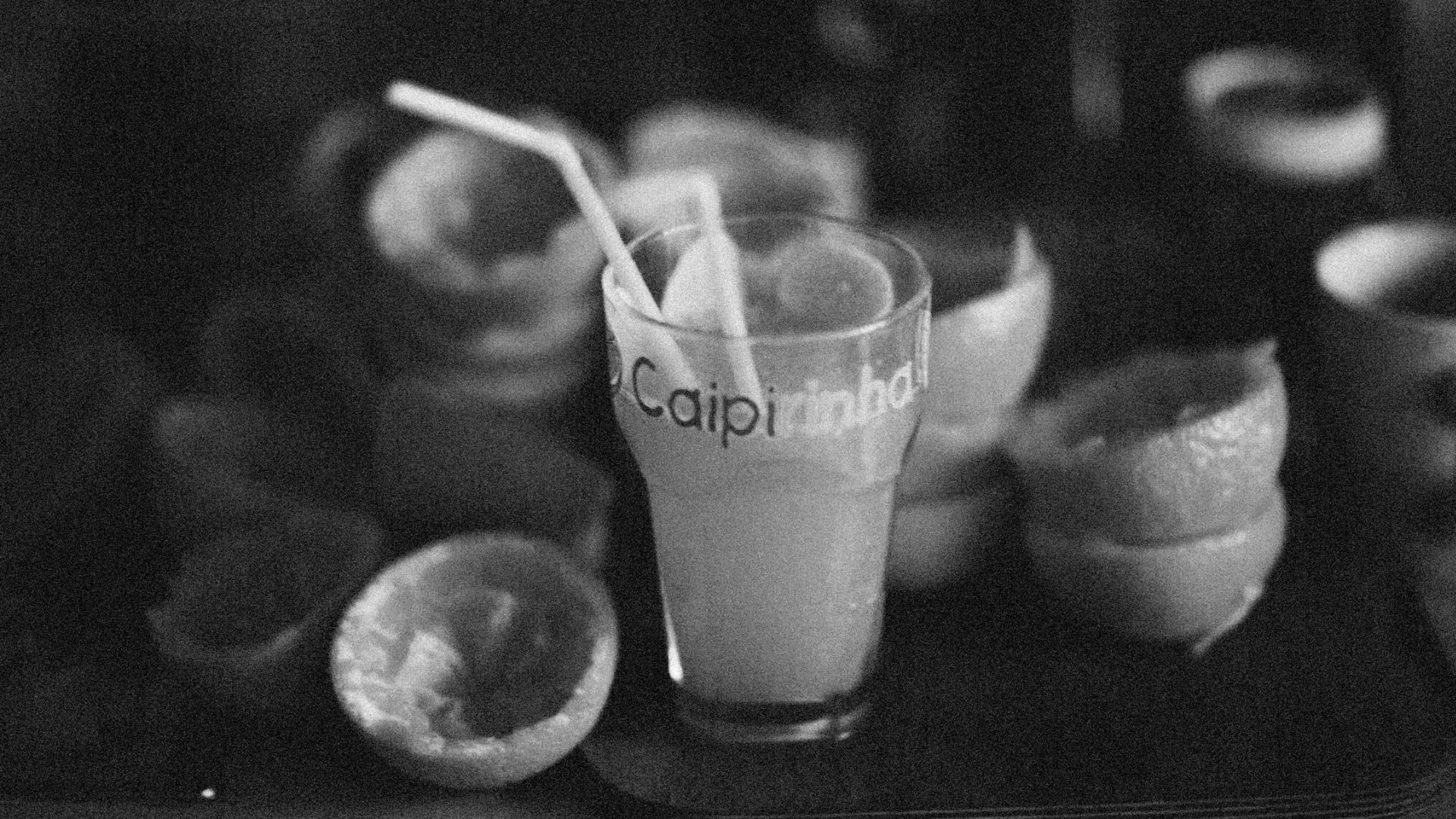 Caipirinhas bajo sospecha: ola de intoxicaciones por alcohol adulterado sacude a Brasil